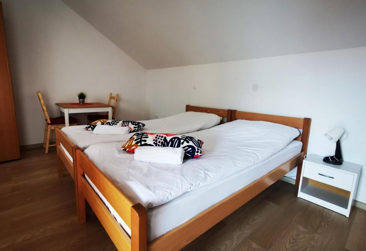 Vila Julija - Apartment & Rooms Otočac Extérieur photo