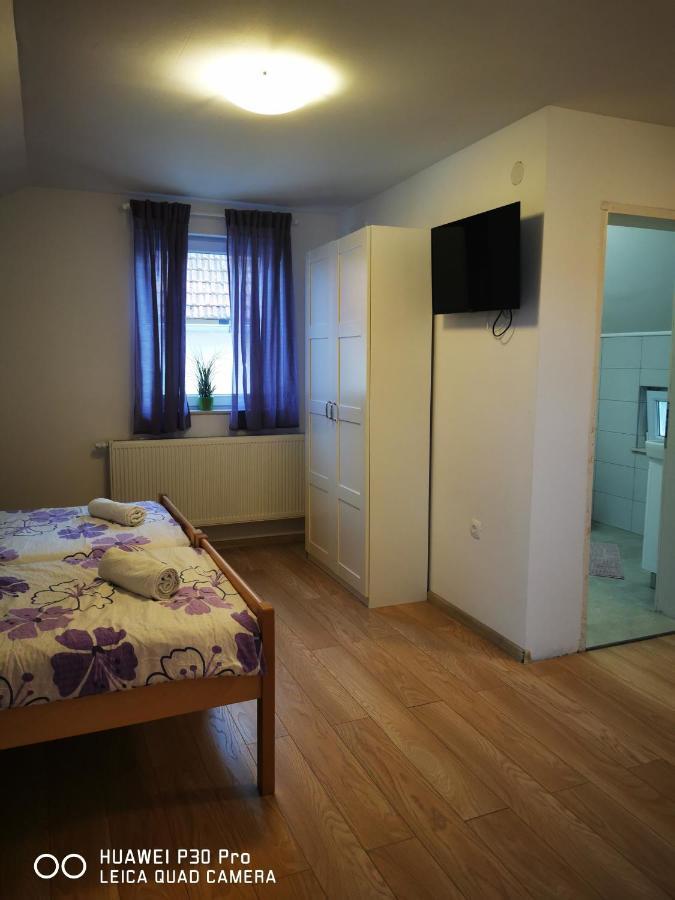 Vila Julija - Apartment & Rooms Otočac Extérieur photo