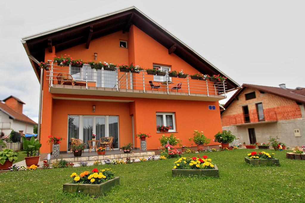Vila Julija - Apartment & Rooms Otočac Extérieur photo