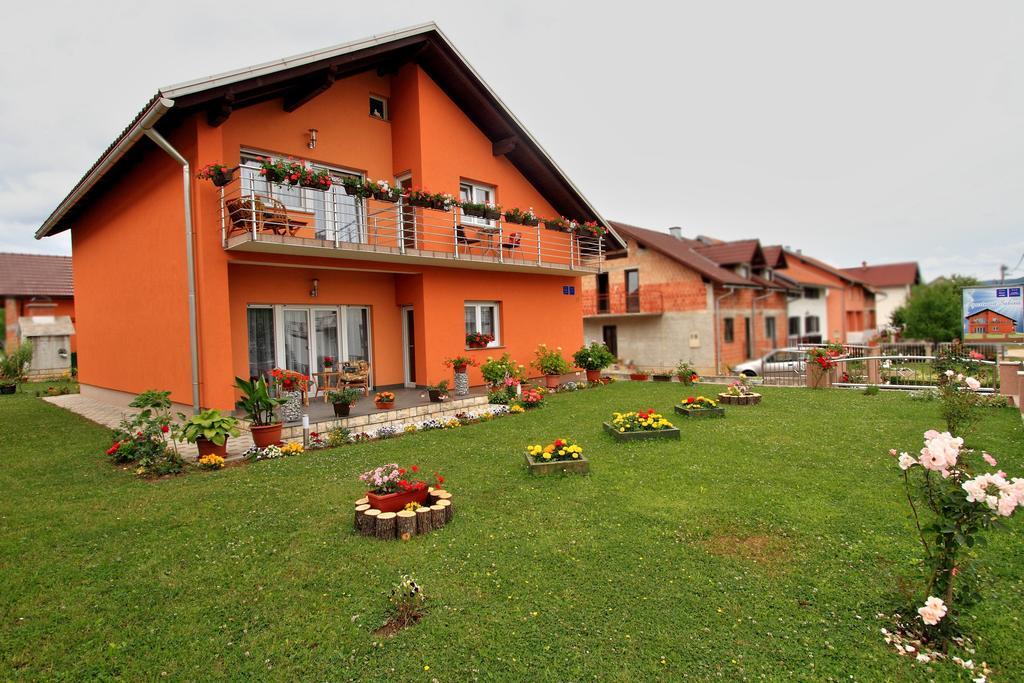 Vila Julija - Apartment & Rooms Otočac Extérieur photo