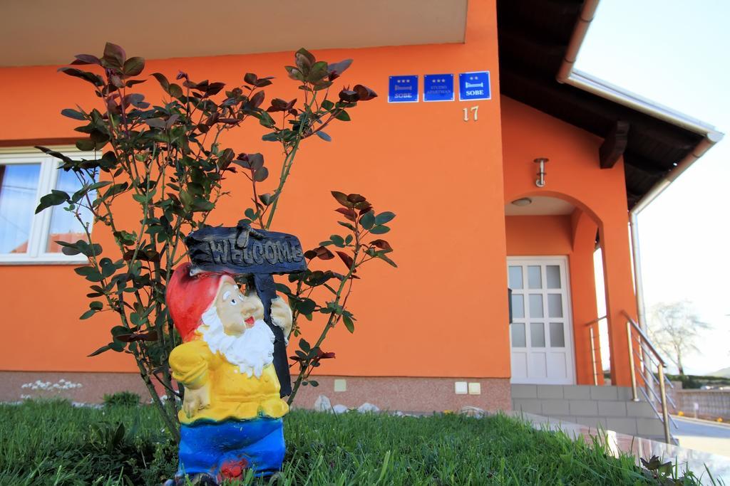 Vila Julija - Apartment & Rooms Otočac Extérieur photo