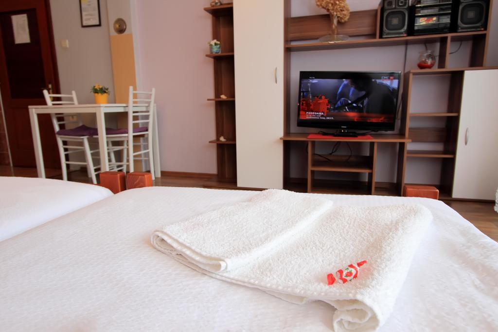 Vila Julija - Apartment & Rooms Otočac Extérieur photo