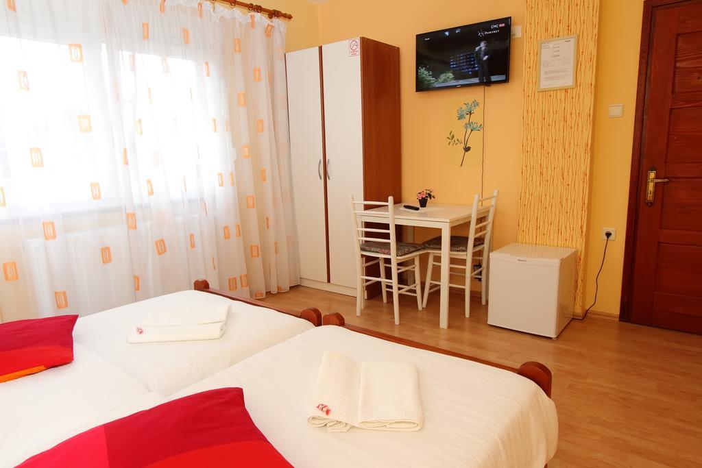Vila Julija - Apartment & Rooms Otočac Extérieur photo