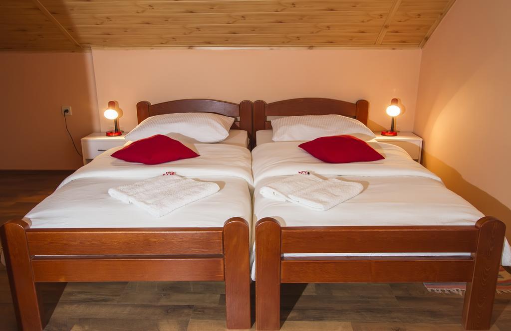 Vila Julija - Apartment & Rooms Otočac Extérieur photo